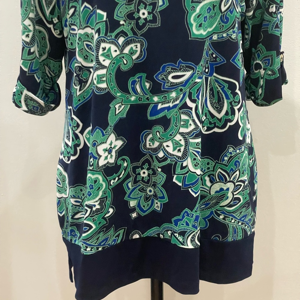 Charter Club M Petite Navy Patterned Blouse‎ with Cuffed Sleeves and Stretch - Picture 6 of 7